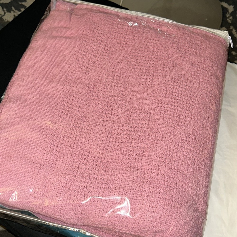 NWT Twin size Cotton Thermal Blanket - Pink - Picture 4 of 5